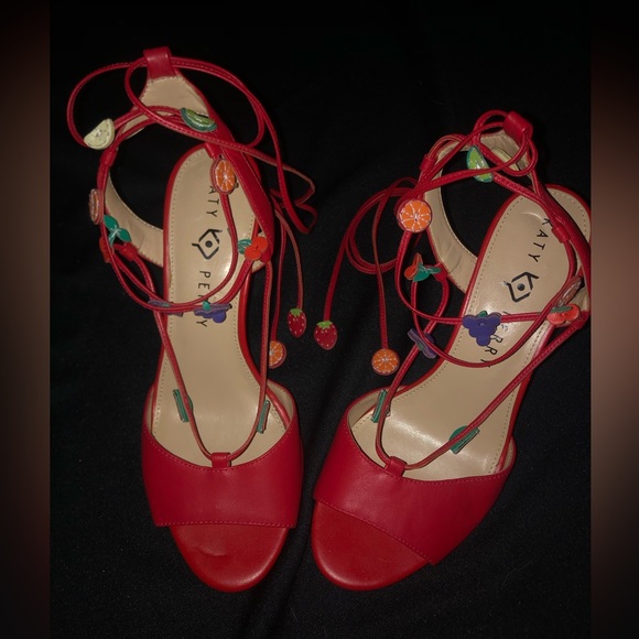 Katy Perry Fruit Heels - Picture 4 of 8